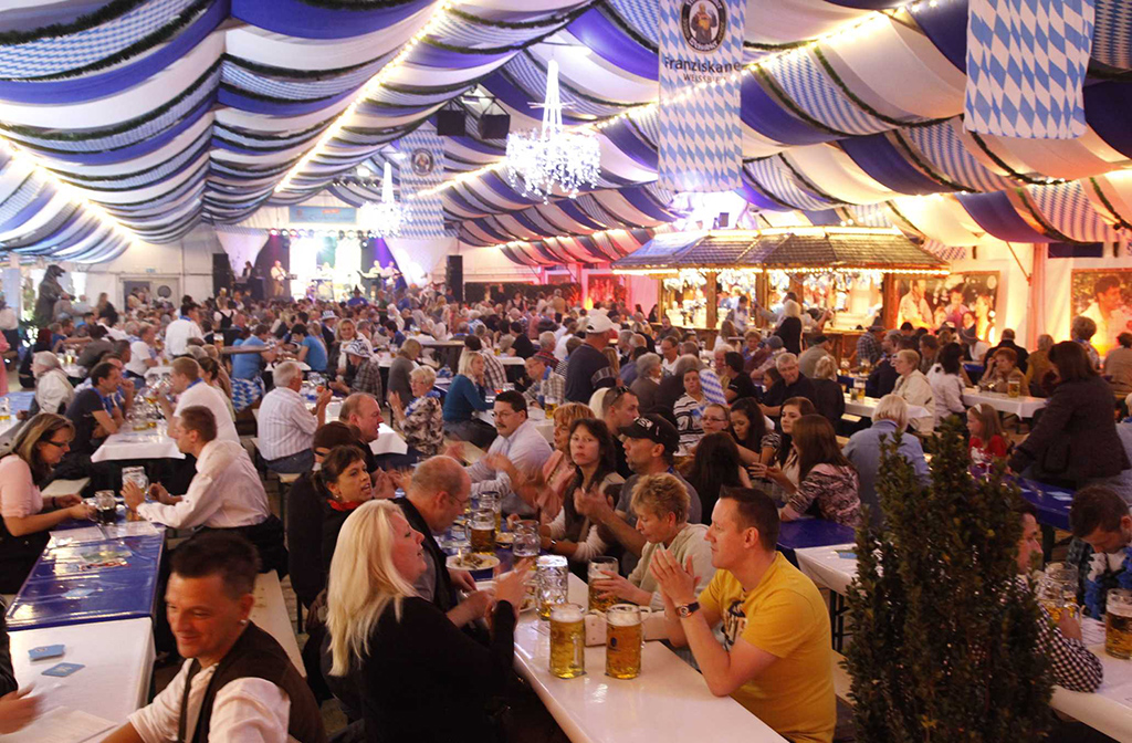 Distractie si voie buna la Oktoberfest in Berlin!